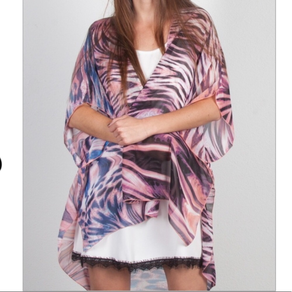 ✨NWT Pink Chiffon Boho Print Kimono